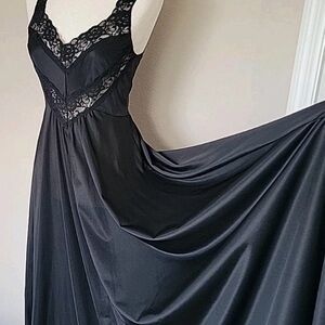 OLGA STYLE, VINTAGE MAXI NIGHTGOWN